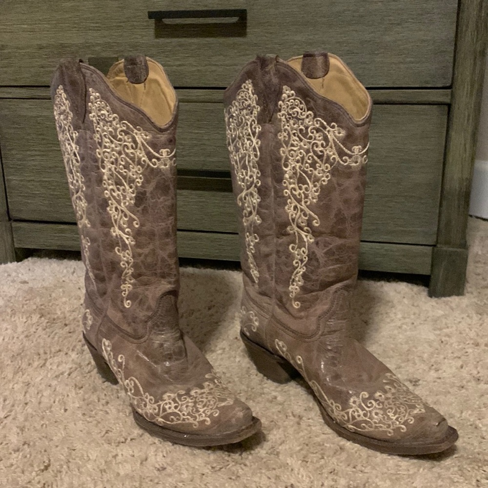 Corral boots
